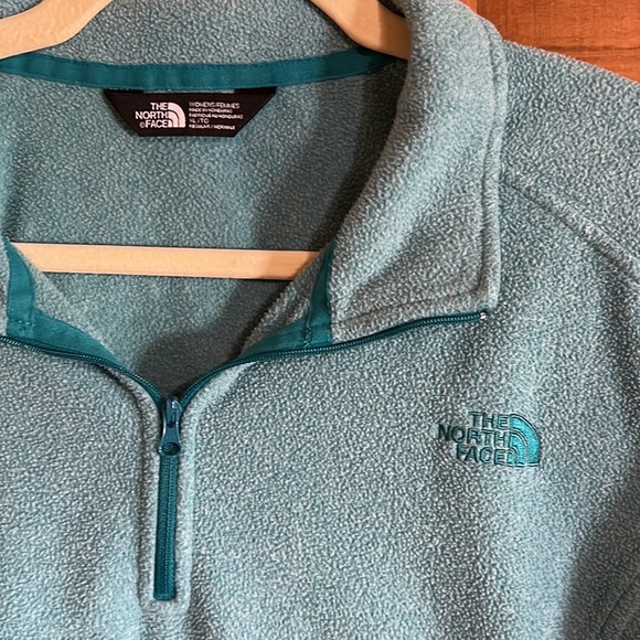 Northface 1/4 Zip Pullover Fleece - Picture 2 of 3